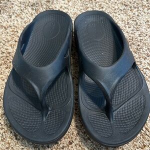 Oofos flip flop